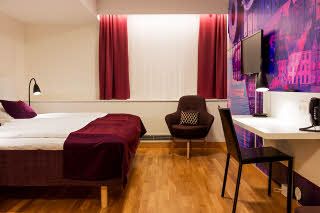 Foto: Jimmy Eriksson AB, Kocksgatan 17K, 116 24 Stockholm, +46 703 73 44 29, info@jimmyeriksson.se Scandic Sjofartshotellet, queen cabin